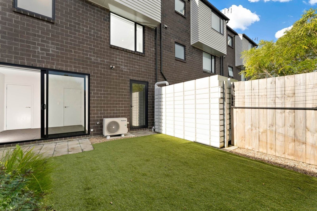 10/1 Fruitvale Road, New Lynn, Auckland - Carousel 20