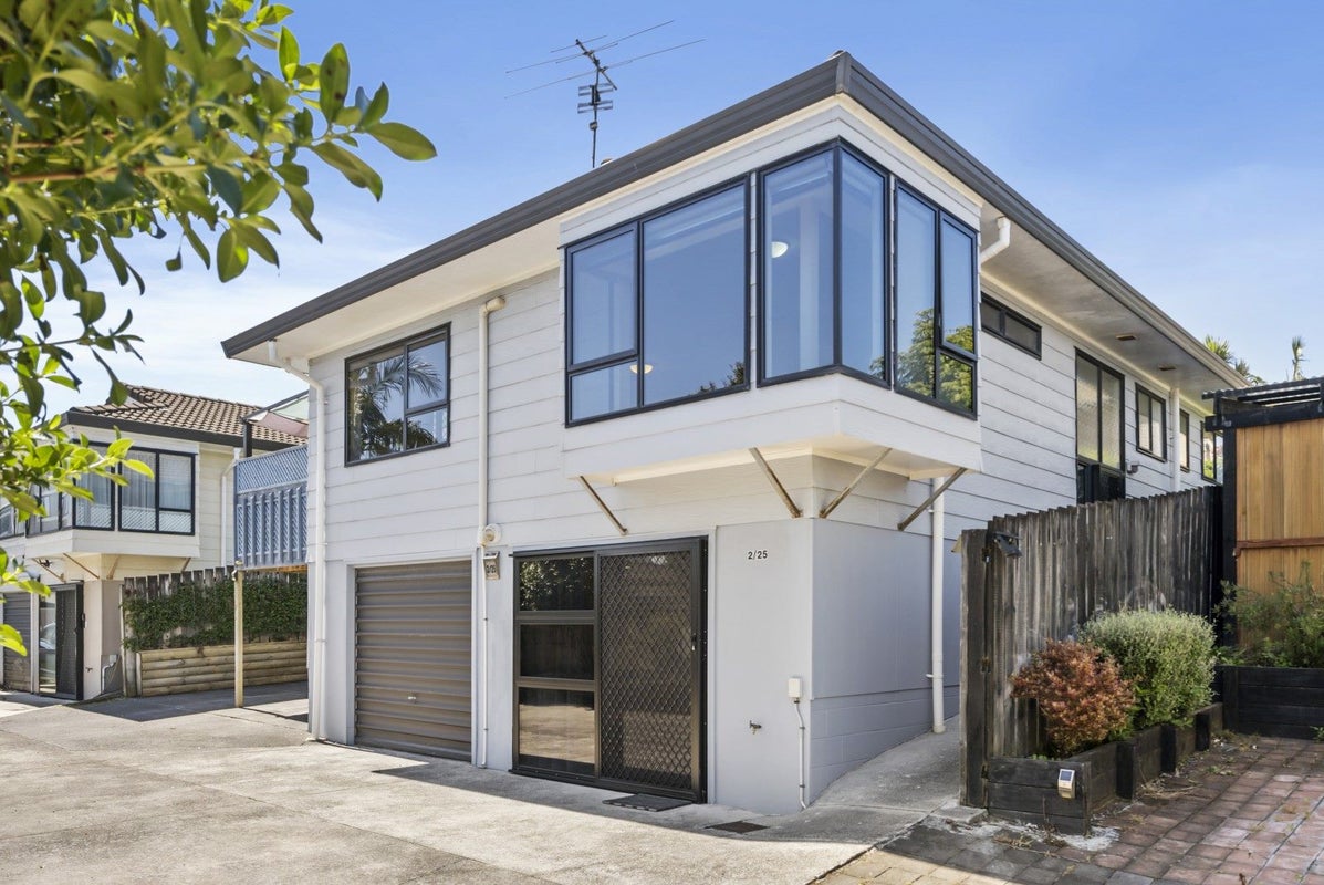 2/25 Abercrombie Street, Howick, Auckland - Carousel 1
