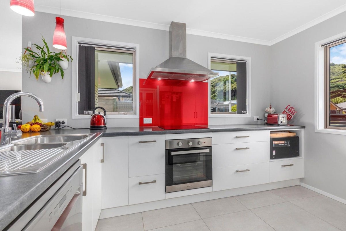 2 Shearwater Lane, Whitby, Porirua - Carousel 2