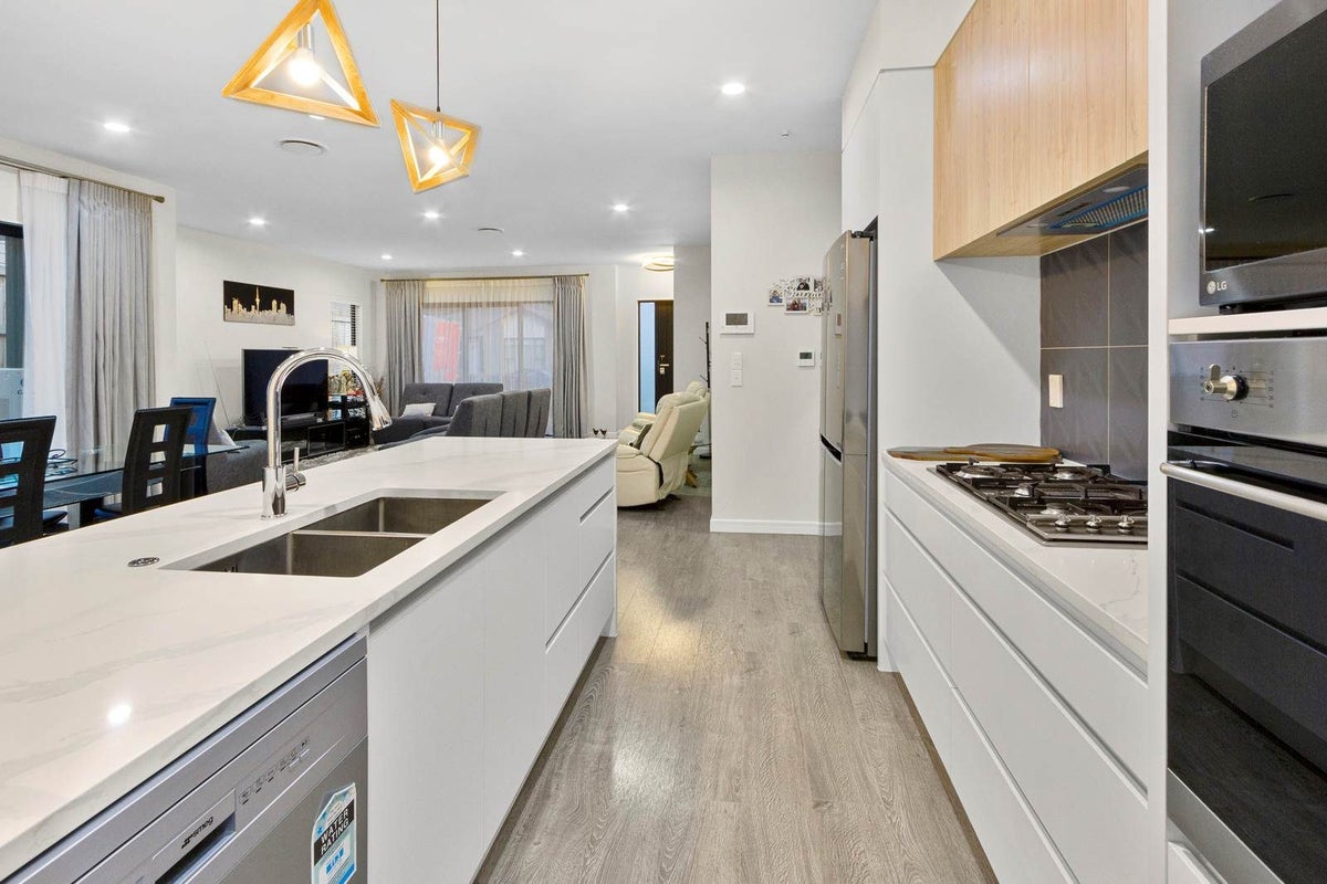 9 Blatina Drive, Kumeu - Carousel 2