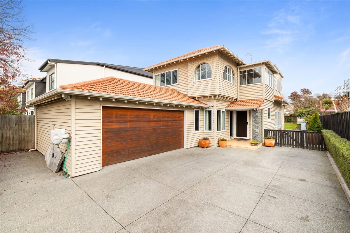 11 Bishop Street, St Albans, Christchurch - Carousel 1