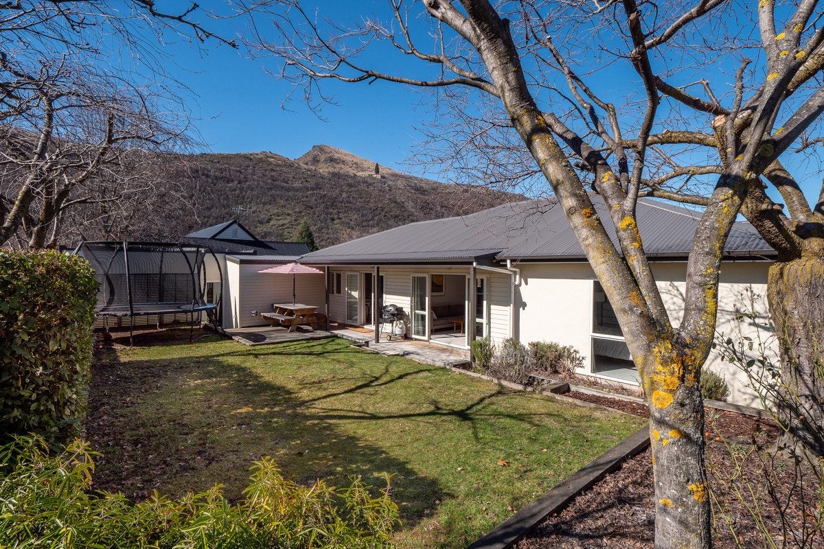 15 Shanahan Lane, Arrowtown, Arrowtown - Carousel 2