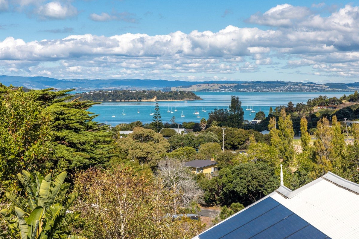26 Tiri Road, Oneroa, Waiheke Island - Carousel 1