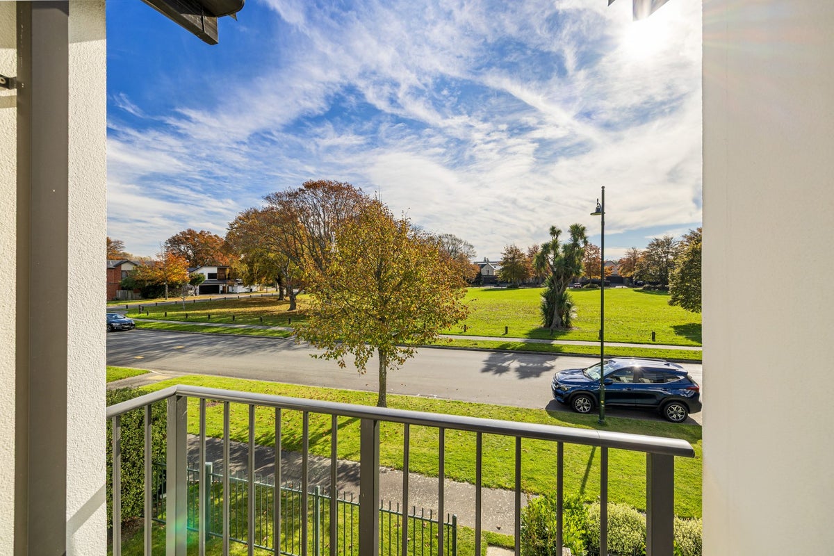 2 Albion Lane, Hillmorton, Christchurch - Carousel 1