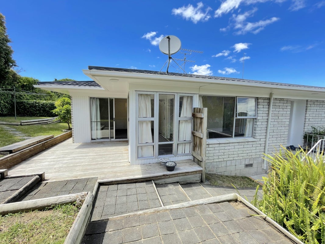 2/31 Salamanca Road, Sunnynook, Auckland - Carousel 1