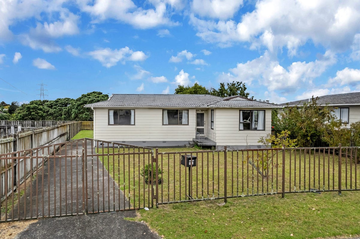 35 Tony Segedin Drive, Avondale, Auckland - Carousel 1