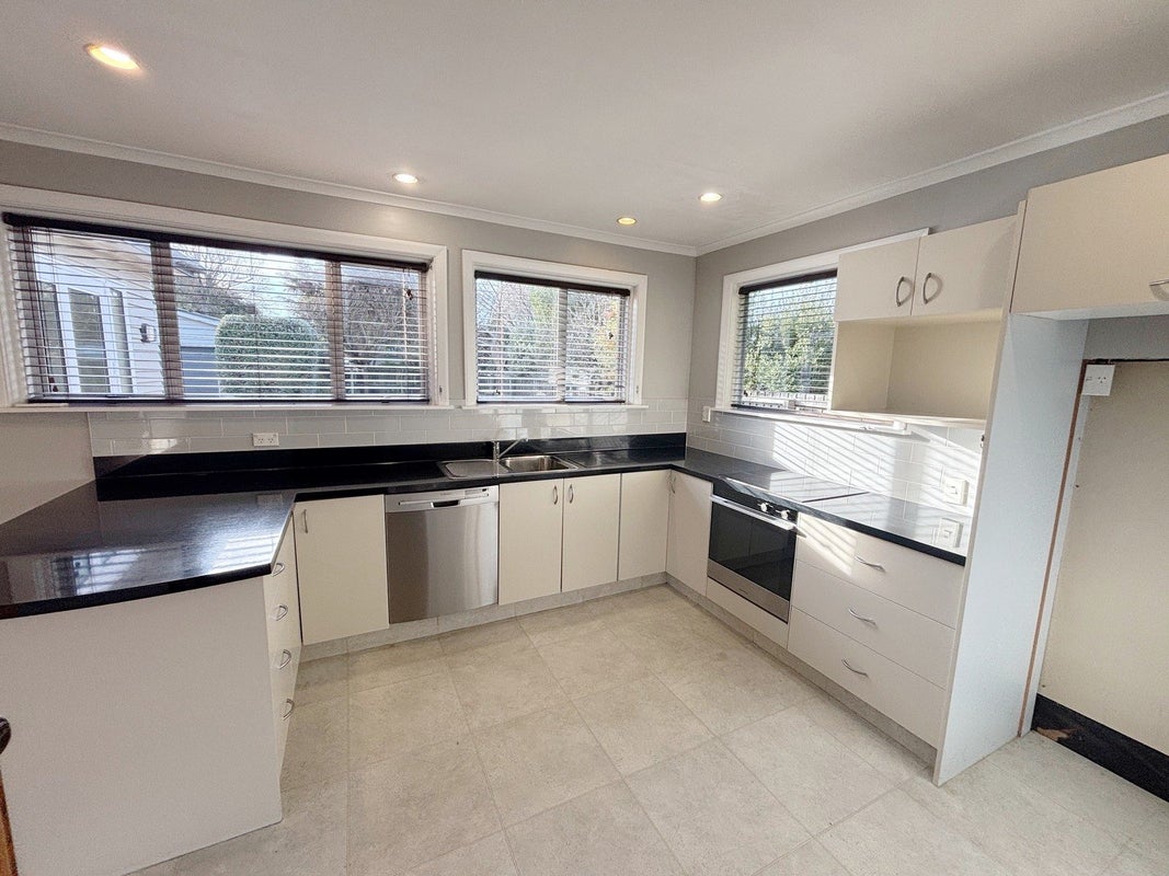 8 Wilding Street, Saint Martins, Christchurch - Carousel 2