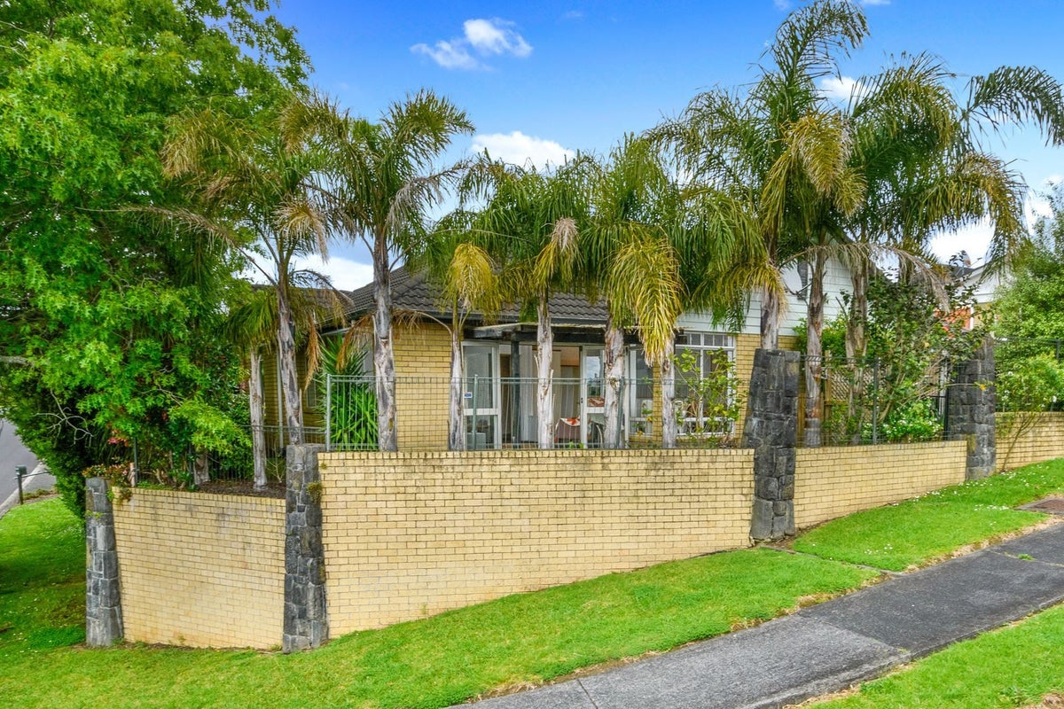 1 Regents Park Place, Westgate, Auckland - Carousel 2