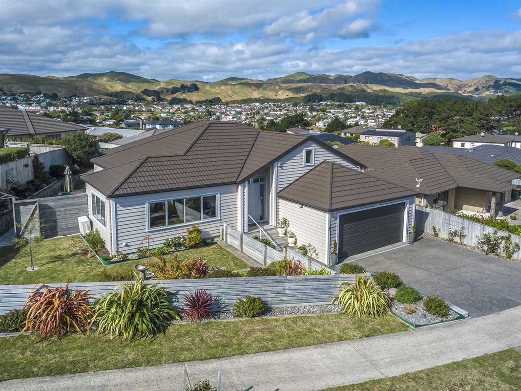 7 Tasman Close, Aotea, Porirua - Carousel 1
