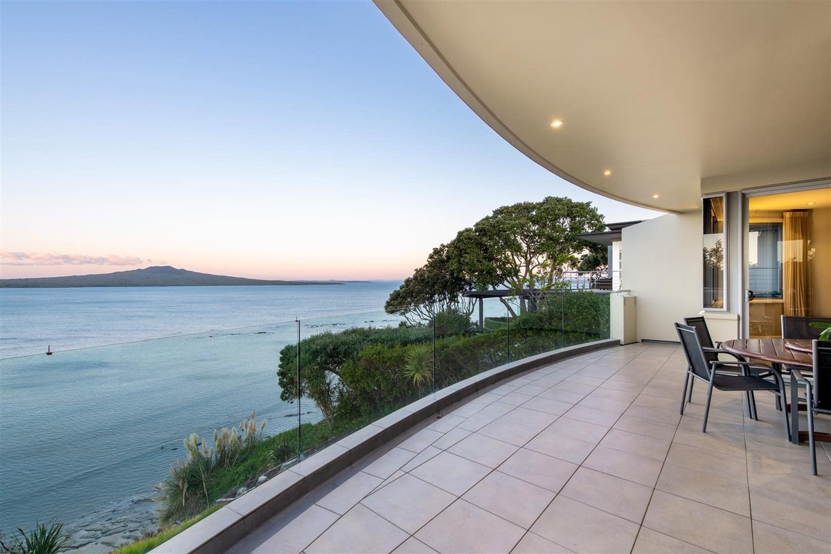 52 Seacliffe Avenue, Belmont, Auckland - Carousel 1