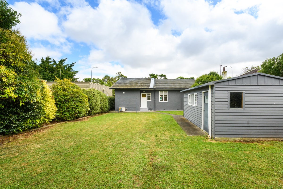 32 Pahiatua Street, Hokowhitu, Palmerston North - Carousel 24