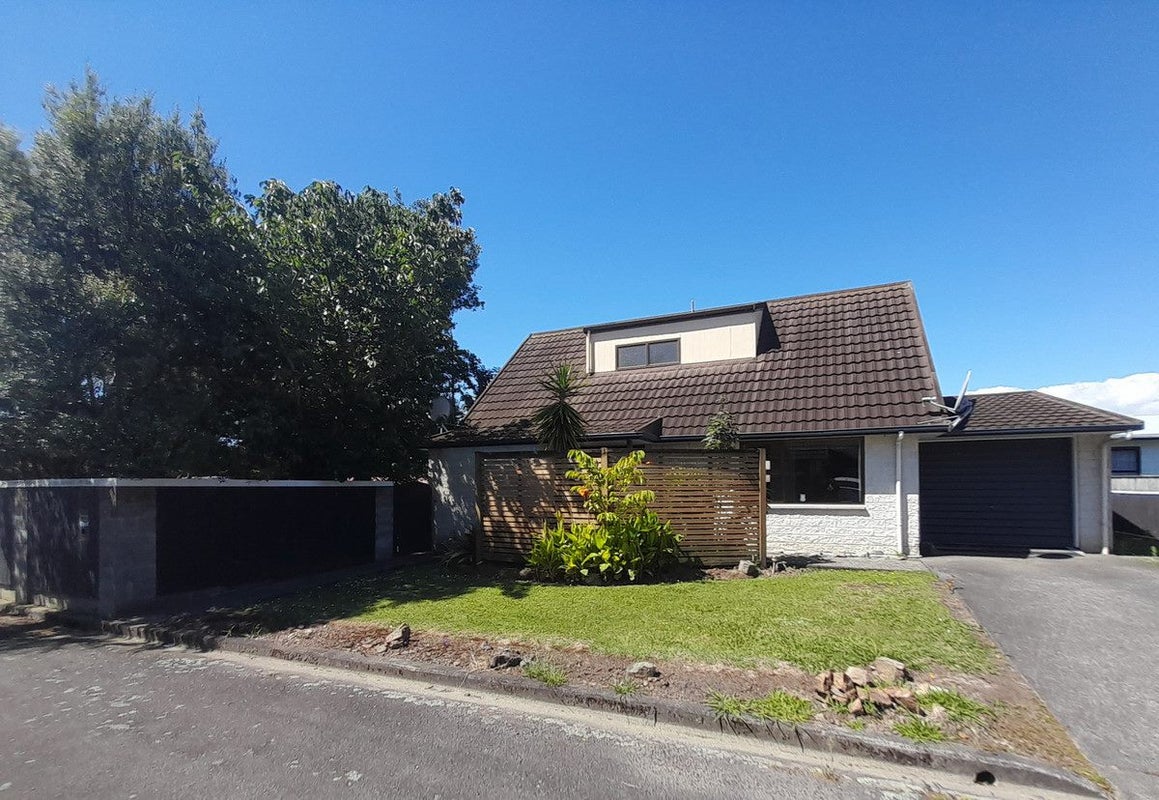 10 Charisma Court, Kelvin Grove, Palmerston North - Carousel 21