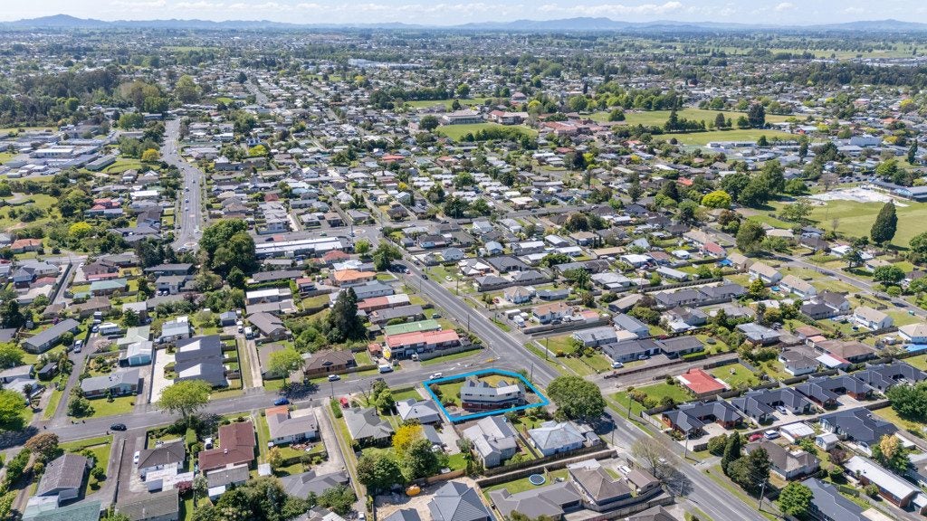 1121 Heaphy Terrace, Fairfield, Hamilton - Carousel 36