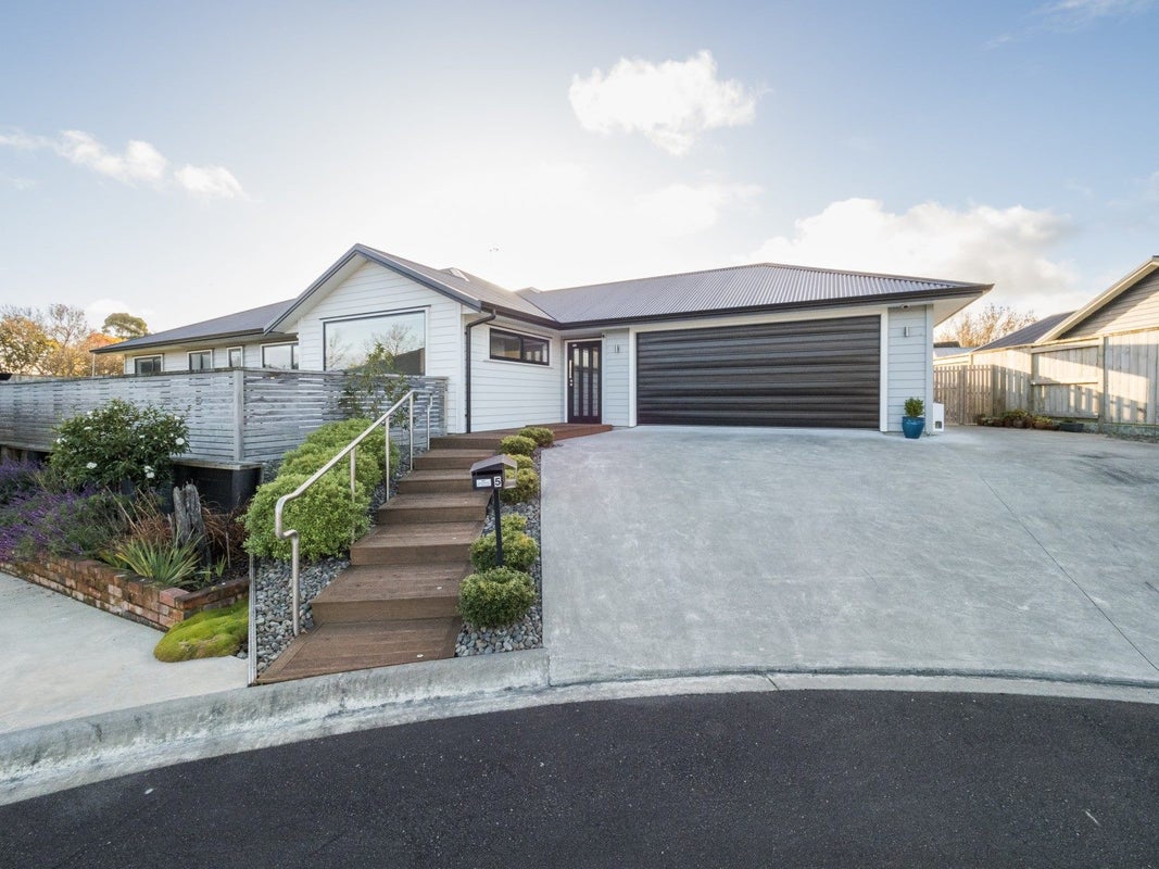 5 Waimarama Court, Roslyn, Palmerston North - Carousel 41