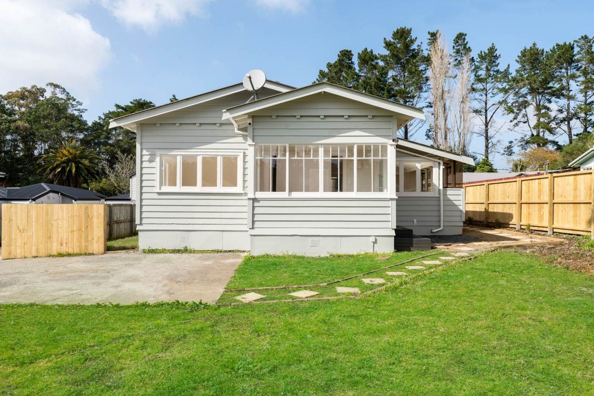 63A Woodside Road, Massey, Auckland - Carousel 1