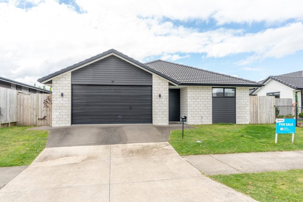 17 Briannarose Drive, Fitzroy, Hamilton - Carousel 1