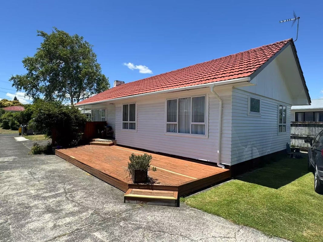 4 Cedar Place, Hillcrest, Hamilton - Carousel 2