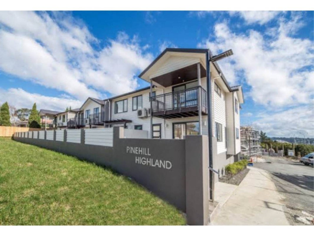 4 Peony Mews, Oteha, Auckland - Carousel 1