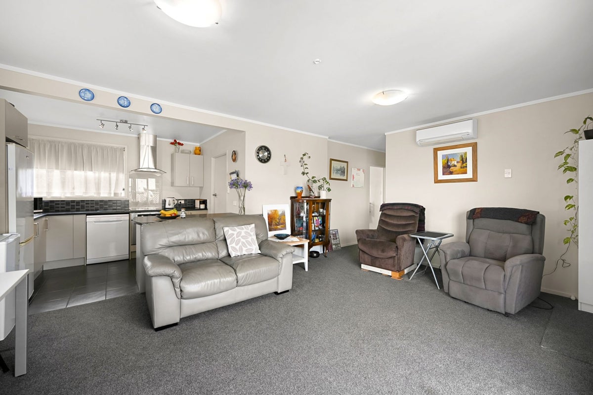 22 Sunnyhills Avenue, Glenview, Hamilton, Waikato - Carousel 2