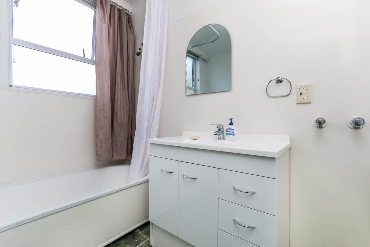 2/29 Wingate Street, Avondale, Auckland - Carousel 2