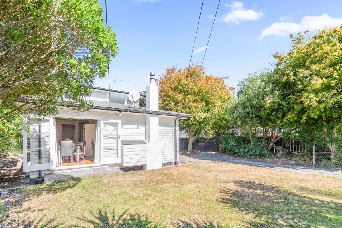 7 Whangakoko Grove, Birchville, Upper Hutt - Carousel 1