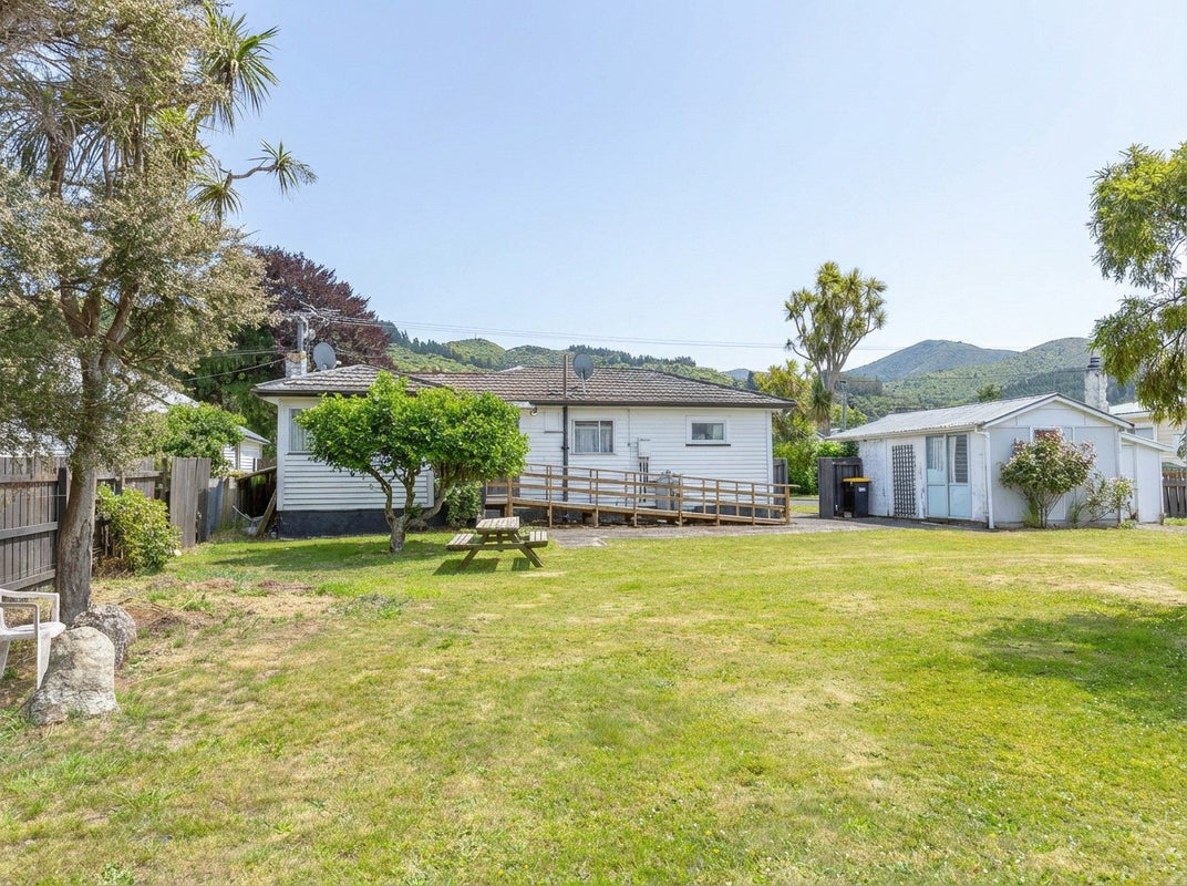 38 Wakefield Street, Featherston - Carousel 2
