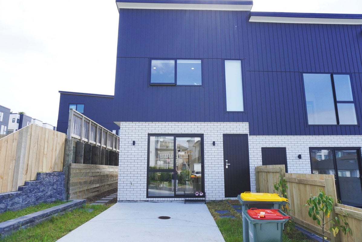 4 Lawson Creek Street, Massey, Auckland - Carousel 2