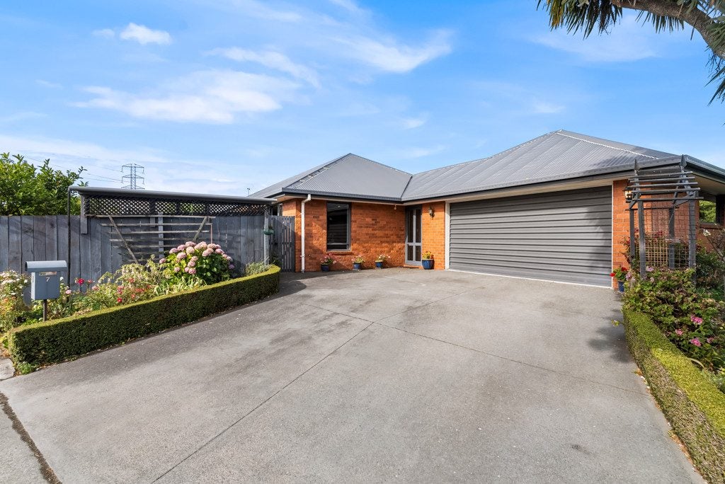 7 Wendy Place, Heathcote Valley, Christchurch - Carousel 1