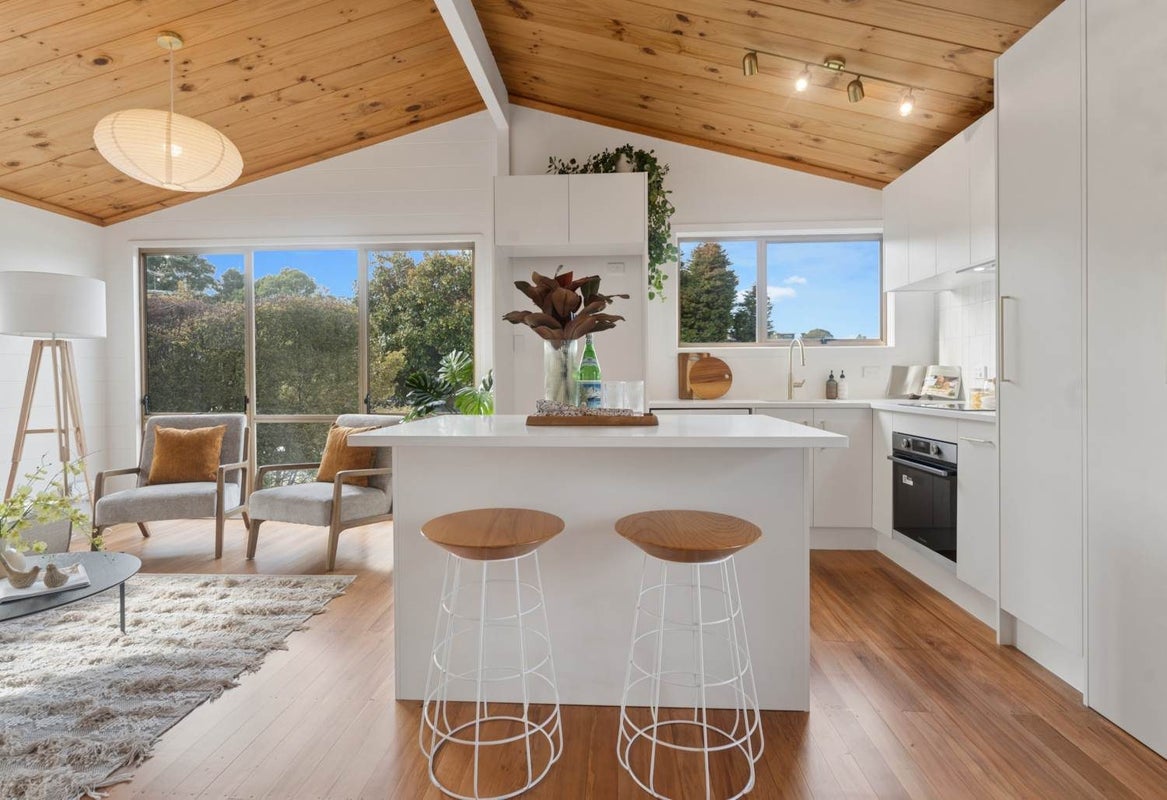 2 Ensign Place, Hillcrest, Auckland - Carousel 1