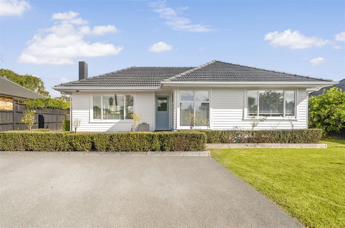 4 London Street, Te Atatu Peninsula, Auckland - Carousel 1
