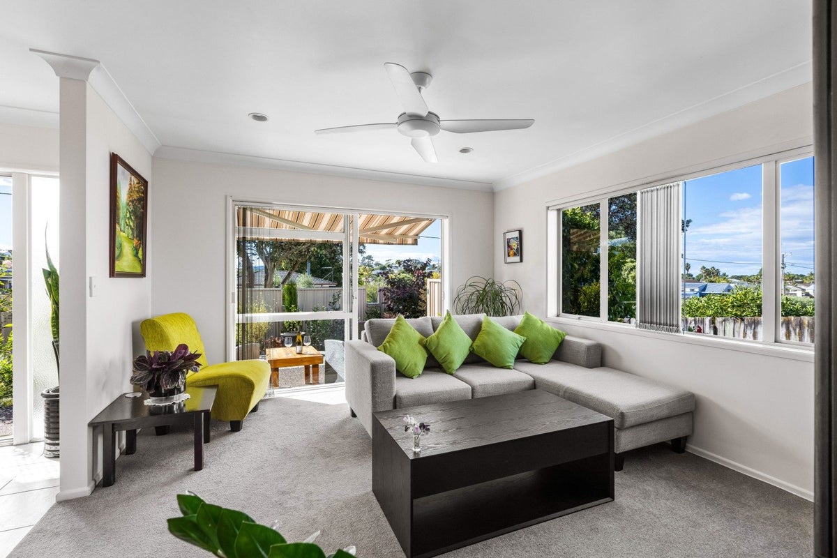 1/42 Bay Street, Red Beach, Whangaparaoa - Carousel 2