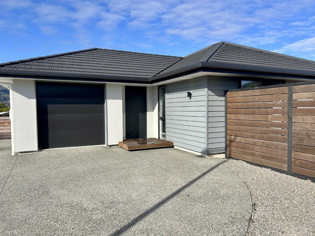 48 Midlane Crescent, Appleby, Richmond - Carousel 1