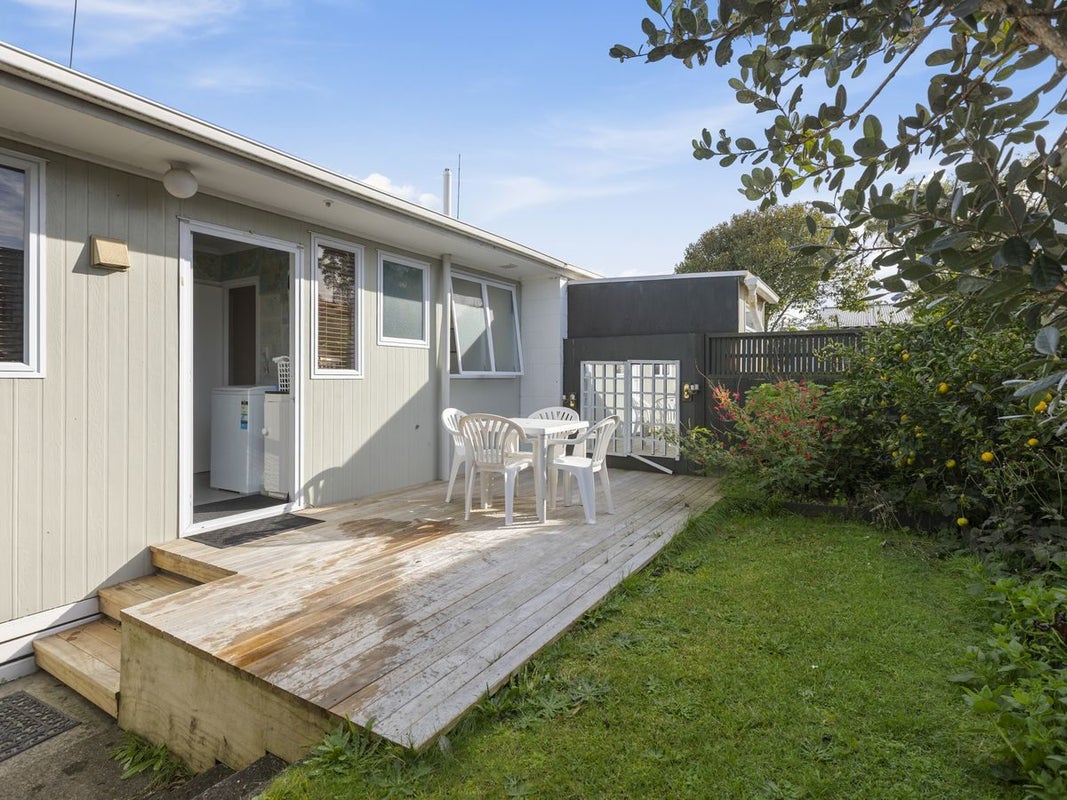 2/6 Omata Road, Westown, New Plymouth - Carousel 24