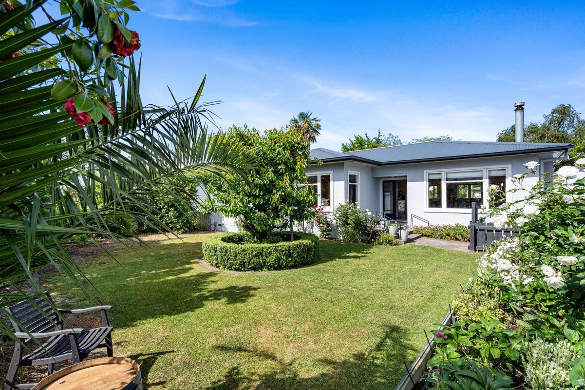 911 Avenue Road East, Parkvale, Hastings - Carousel 1