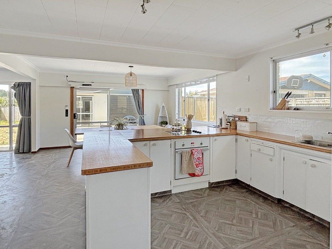 35 Thomas Place, Foxton Beach, Foxton - Carousel 2