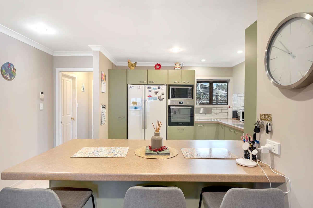 4 Charles Close, Springvale, Whanganui - Carousel 2