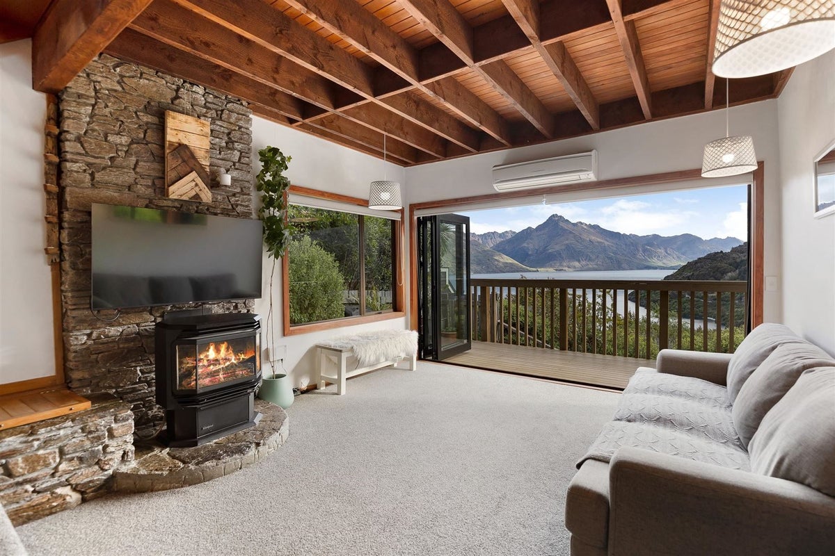 24B McKerrow Place, Sunshine Bay, Queenstown - Carousel 1