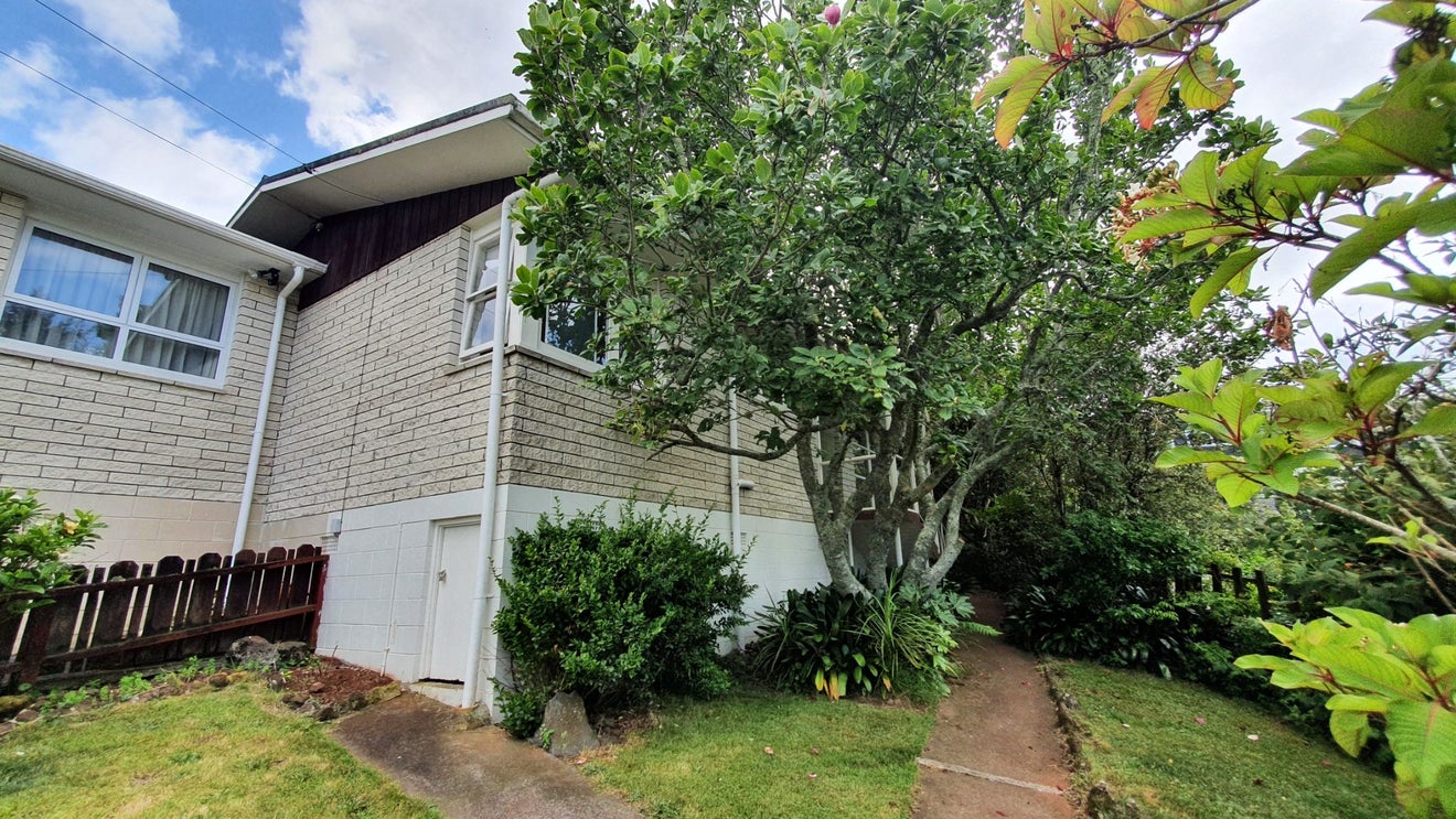 2/25 Highland Road, Mount Albert, Auckland - Carousel 1