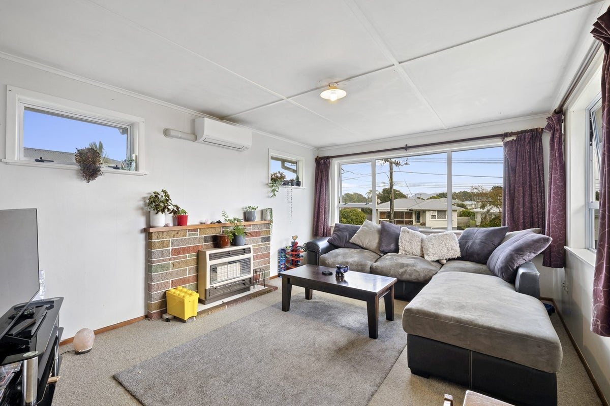 11 Clearmont Crescent, Blagdon, New Plymouth - Carousel 2
