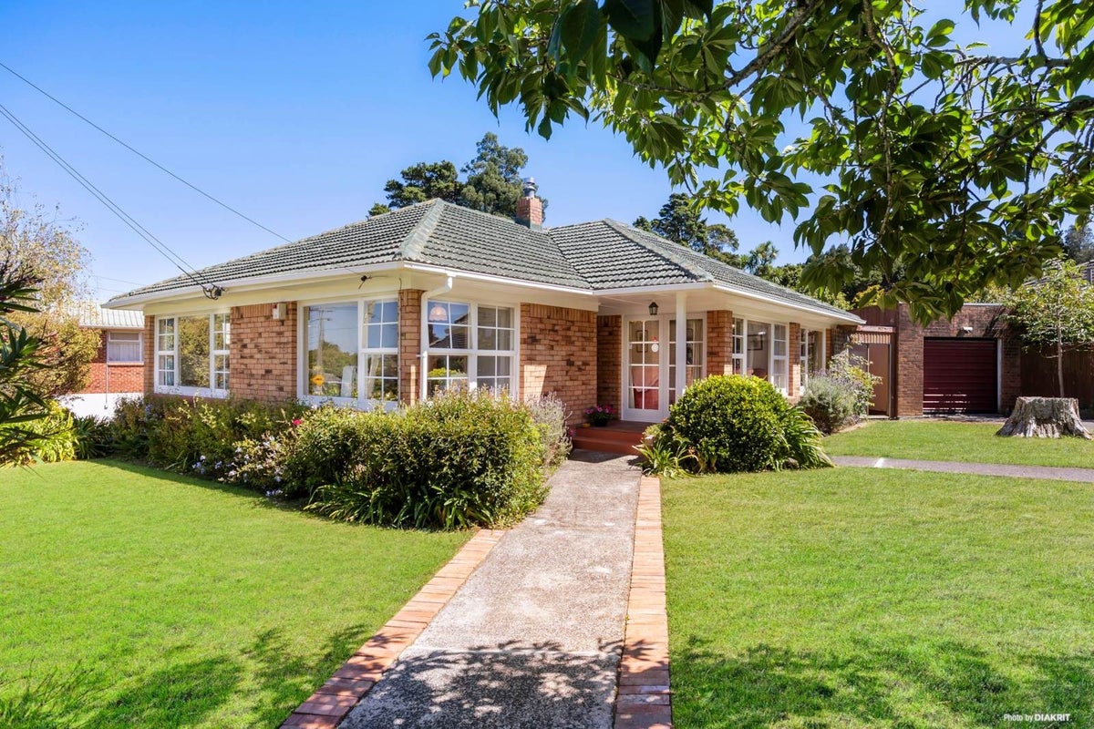 30 Kelvyn Grove, Hillpark, Auckland - Carousel 1