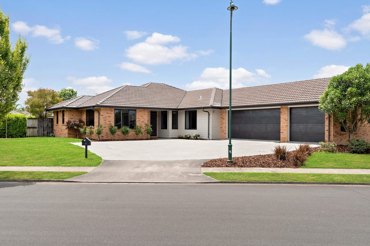 35 Tallentire Crescent, Huntington, Hamilton - Carousel 1