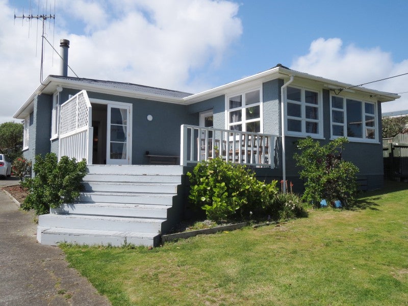 56 Park Avenue, Waitarere Beach, Levin - Carousel 1
