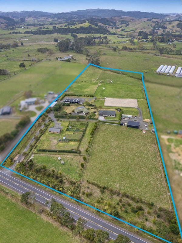 81 Peak Road, Helensville - Carousel 1
