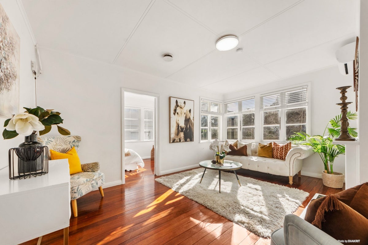 32 Miranda Street, Avondale, Auckland - Carousel 2