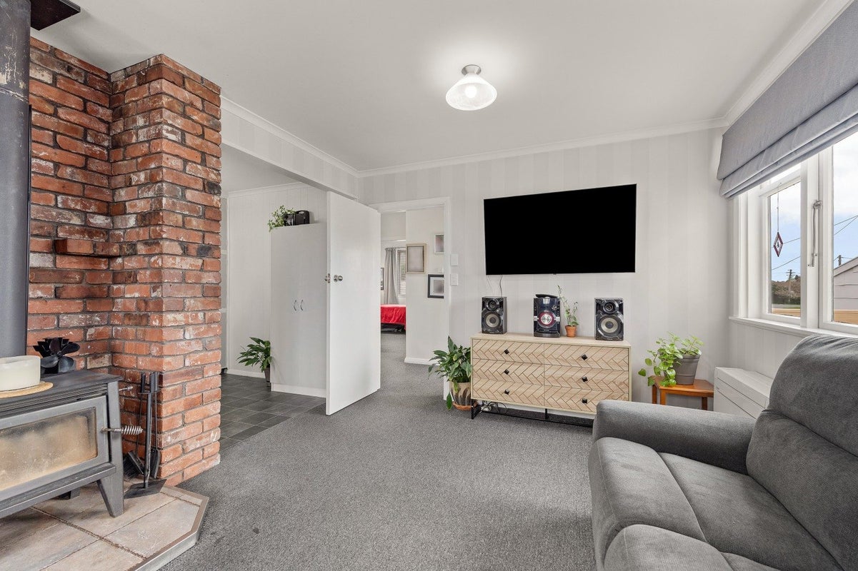 6 Gordon Terrace, East Gore, Gore - Carousel 2