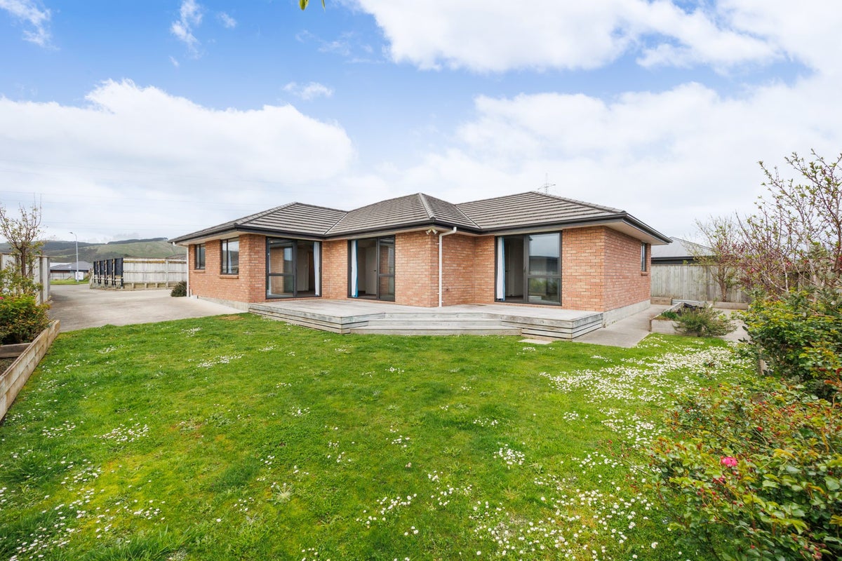 8 Gibraltar Way, Fitzherbert, Palmerston North, Manawatu / Whanganui - Carousel 2