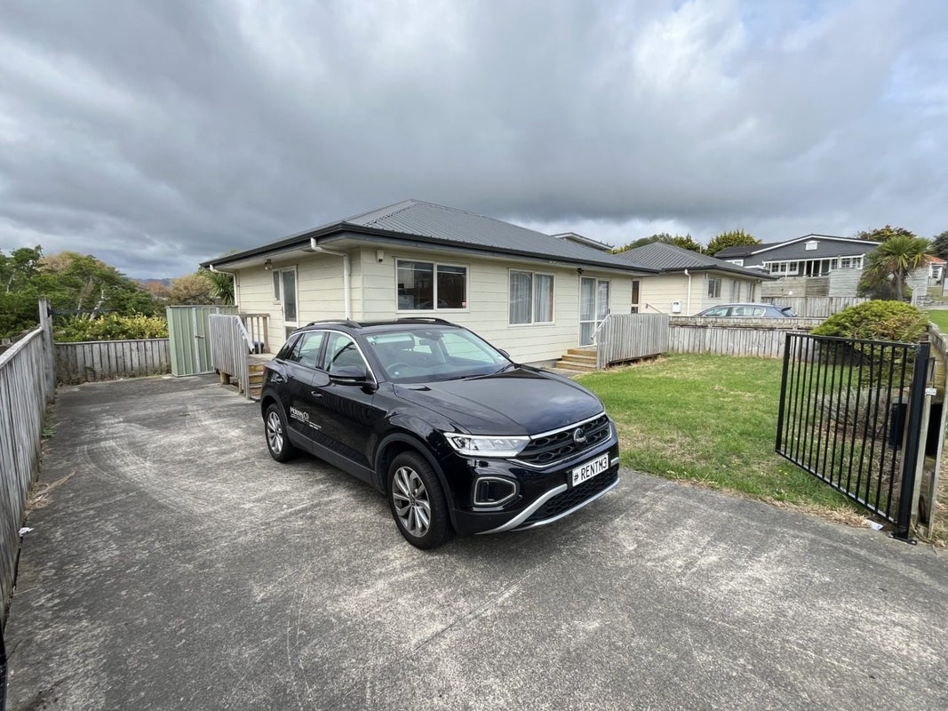 4 Dimock Street, Titahi Bay, Porirua - Carousel 1