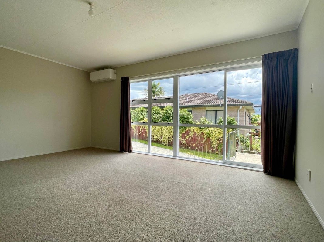 1/52 Willerton Avenue, New Lynn, Auckland - Carousel 1