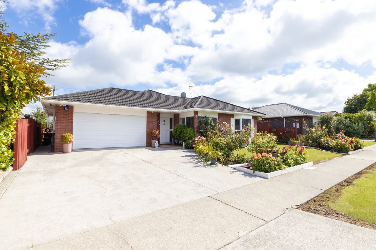 6 Royal Oak Drive, Kelvin Grove, Palmerston North - Carousel 27