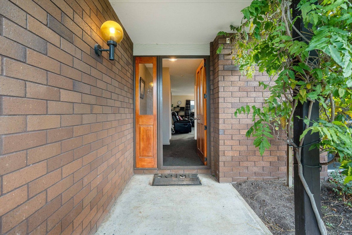 1/137 Gilberthorpes Road, Hei Hei, Christchurch - Carousel 2